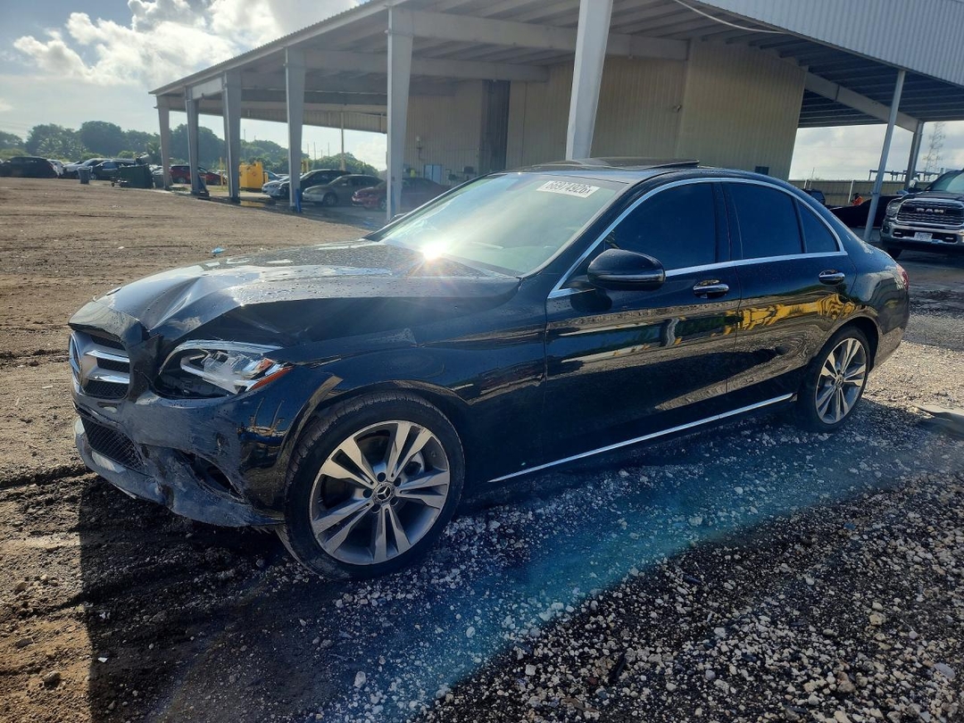 Vue de 2020 MERCEDES-BENZ C 300, angle 1