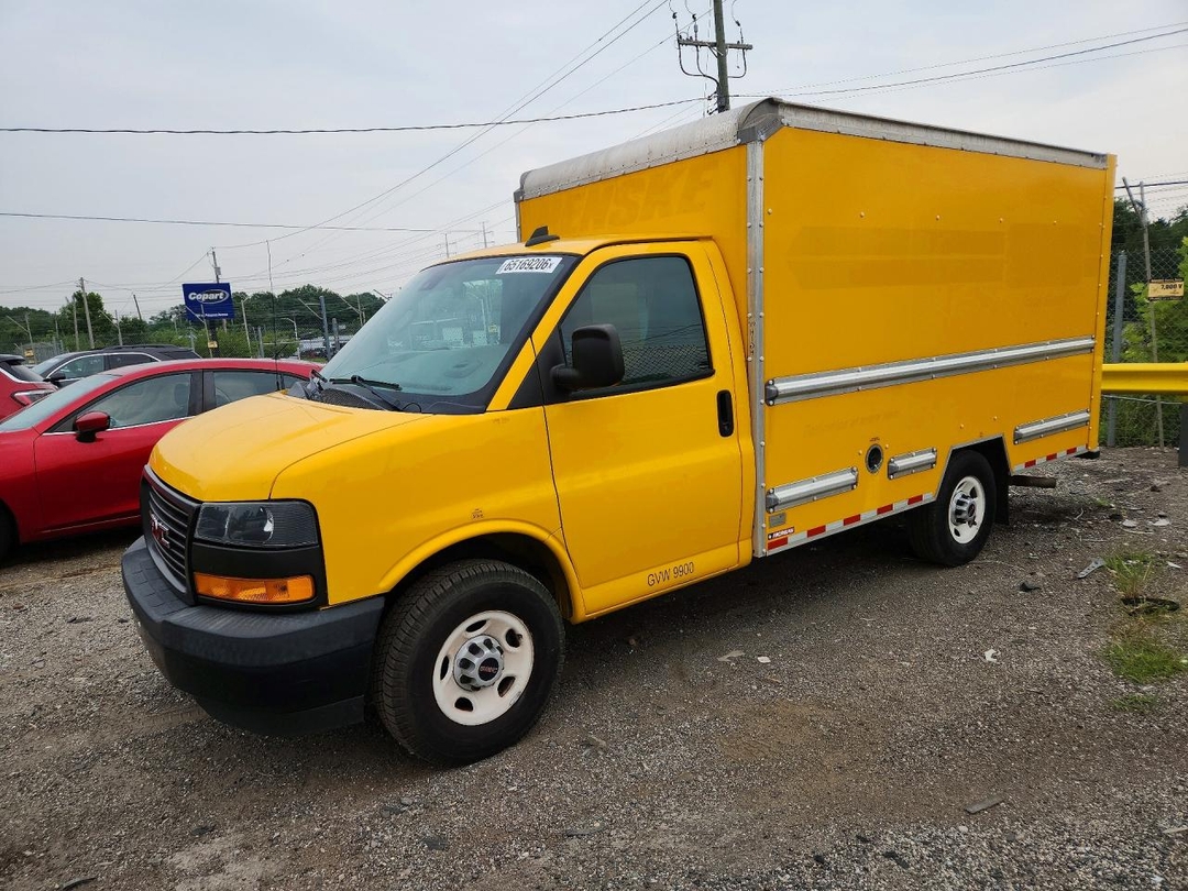 Вид 2020 GMC SAVANA BOX TRUCK, угол 1