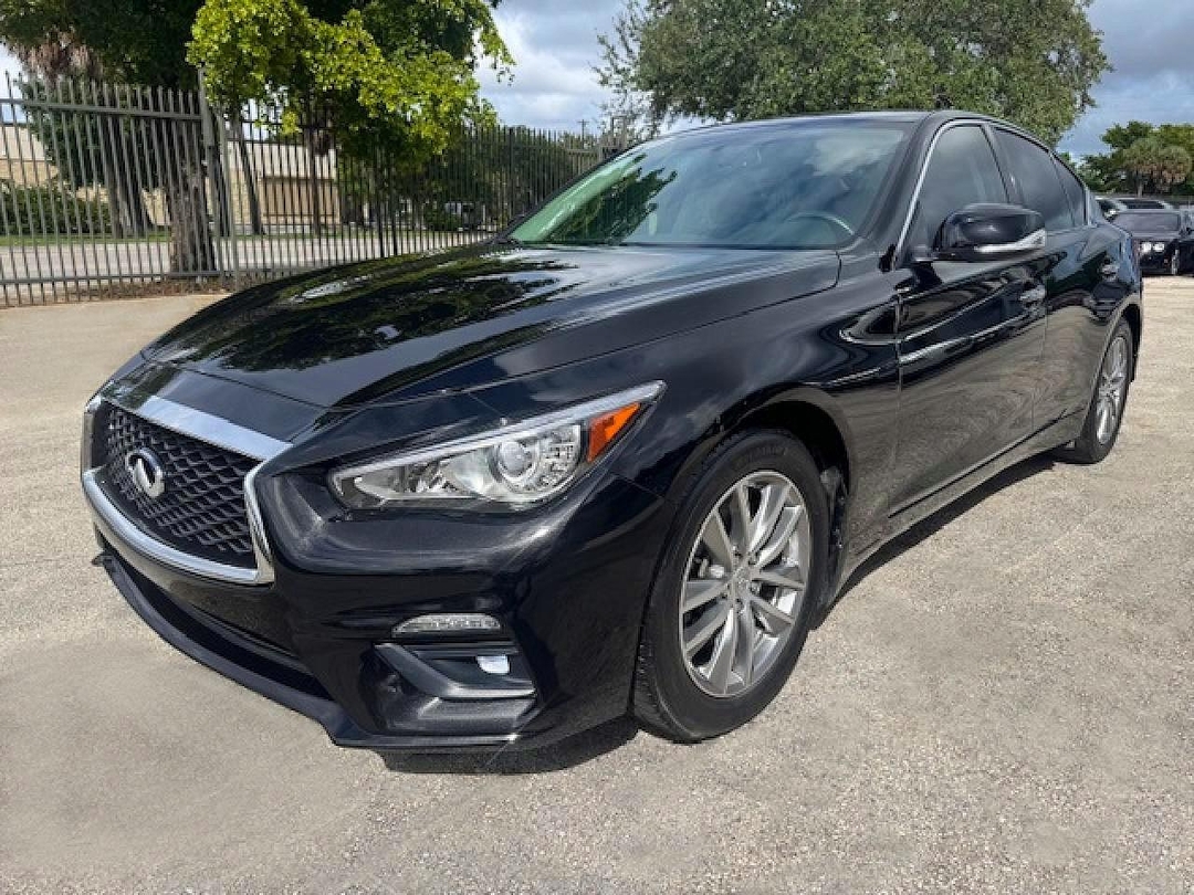 منظر 2021 INFINITI Q50 PURE، زاوية 1