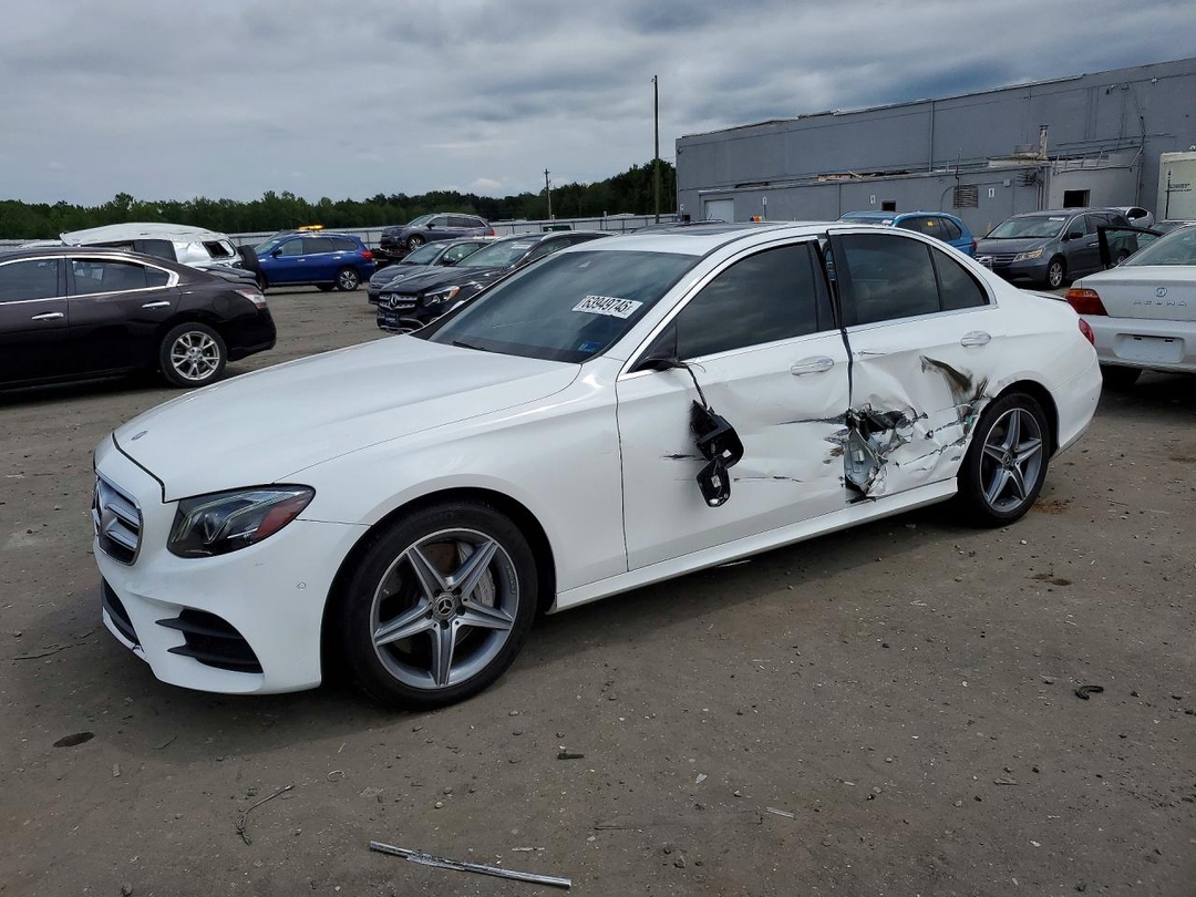 Vista de 2017 MERCEDES-BENZ E 300 4MATIC, ángulo 1