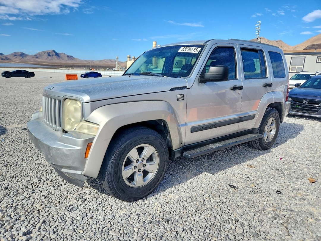 Vue de 2012 JEEP LIBERTY SPORT, angle 1