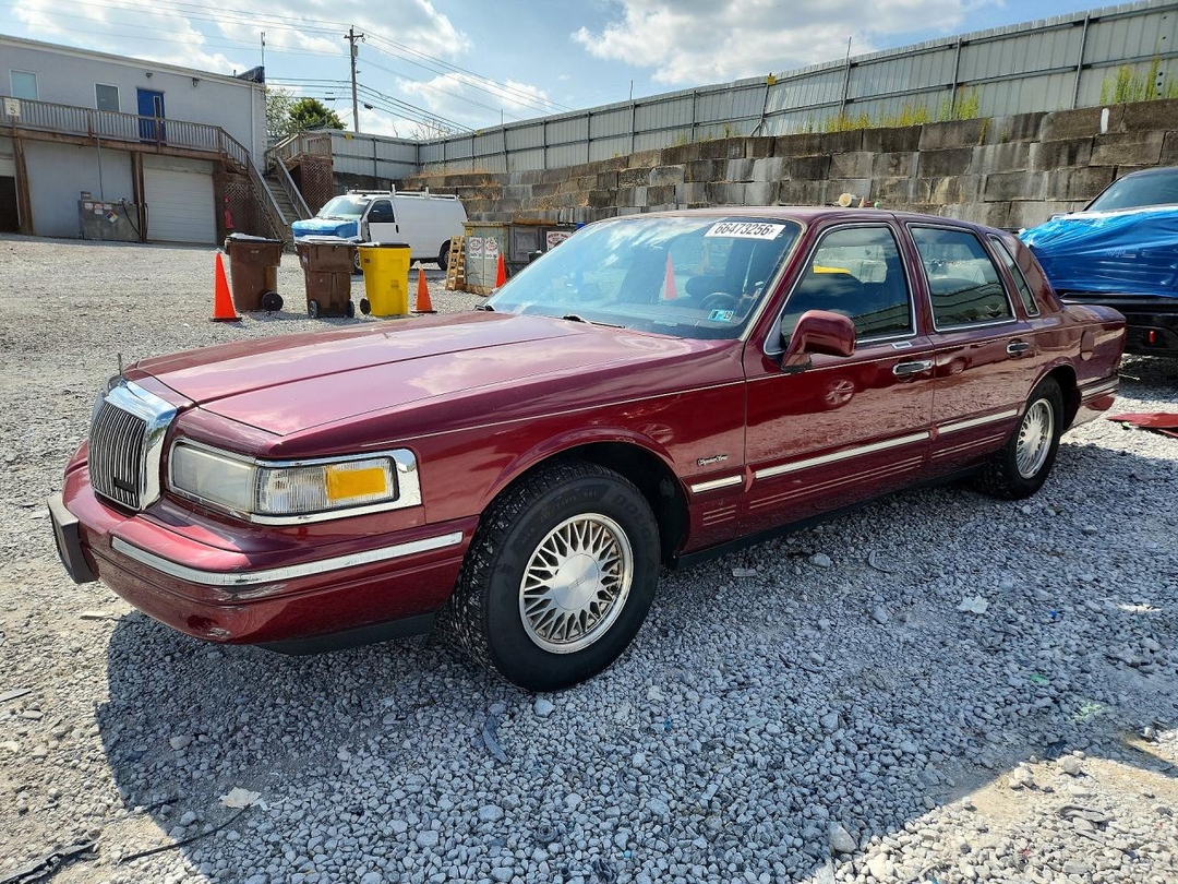 Vue de 1997 LINCOLN TOWN CAR SIGNATURE, angle 1