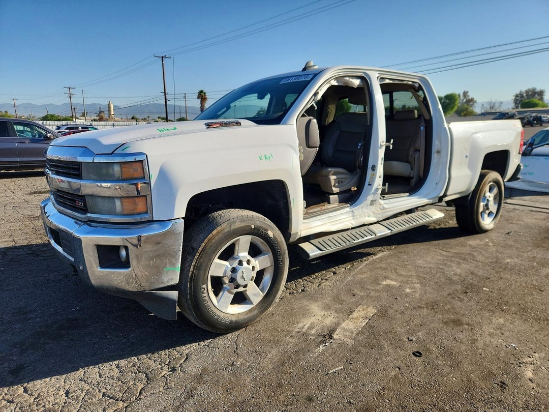 منظر 2016 CHEVROLET SILVERADO K2500 HEAVY DUTY LTZ، زاوية 1
