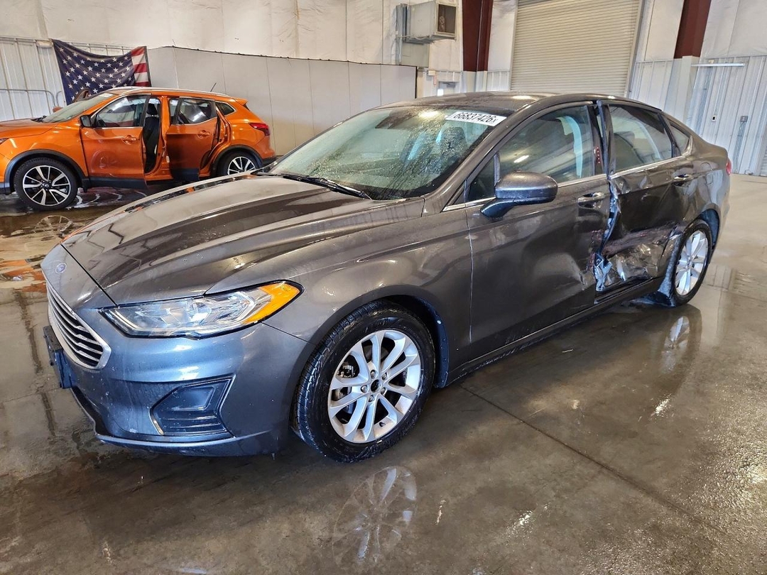 Vue de 2020 FORD FUSION SE, angle 1