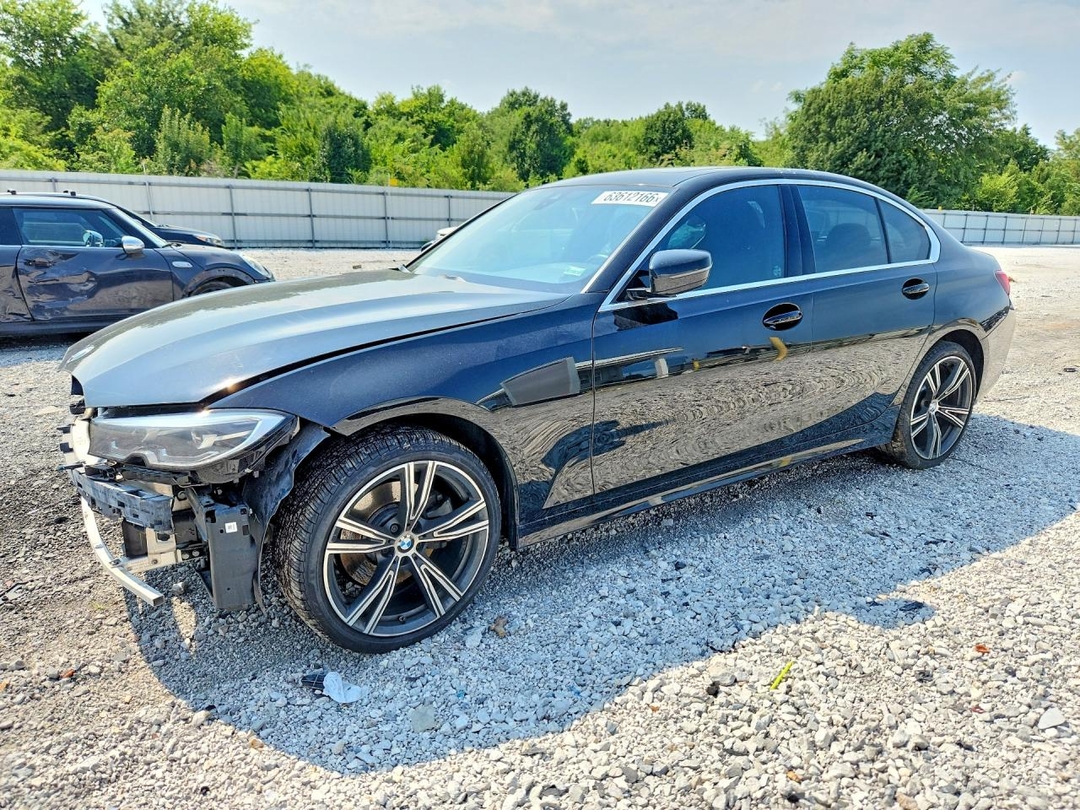 منظر 2022 BMW 330XI، زاوية 1