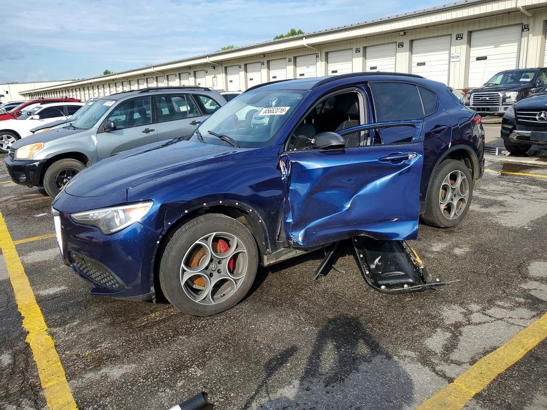 Vista de 2018 ALFA ROMEO STELVIO SPORT, ángulo 1