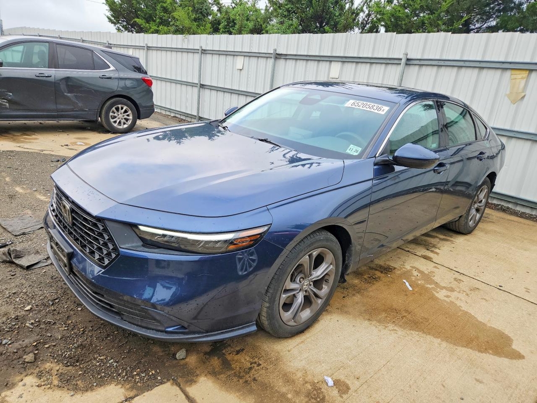 Вид 2024 HONDA ACCORD EX, угол 1