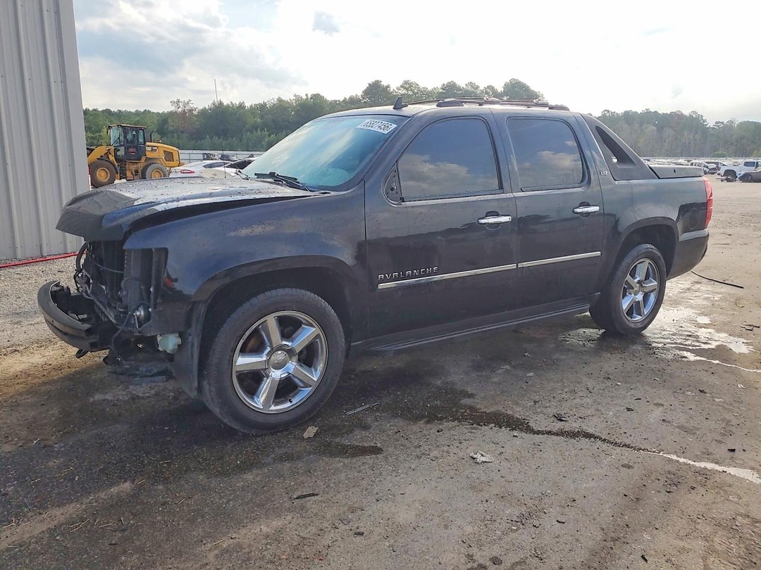 Vista de 2011 CHEVROLET AVALANCHE LTZ, ángulo 1