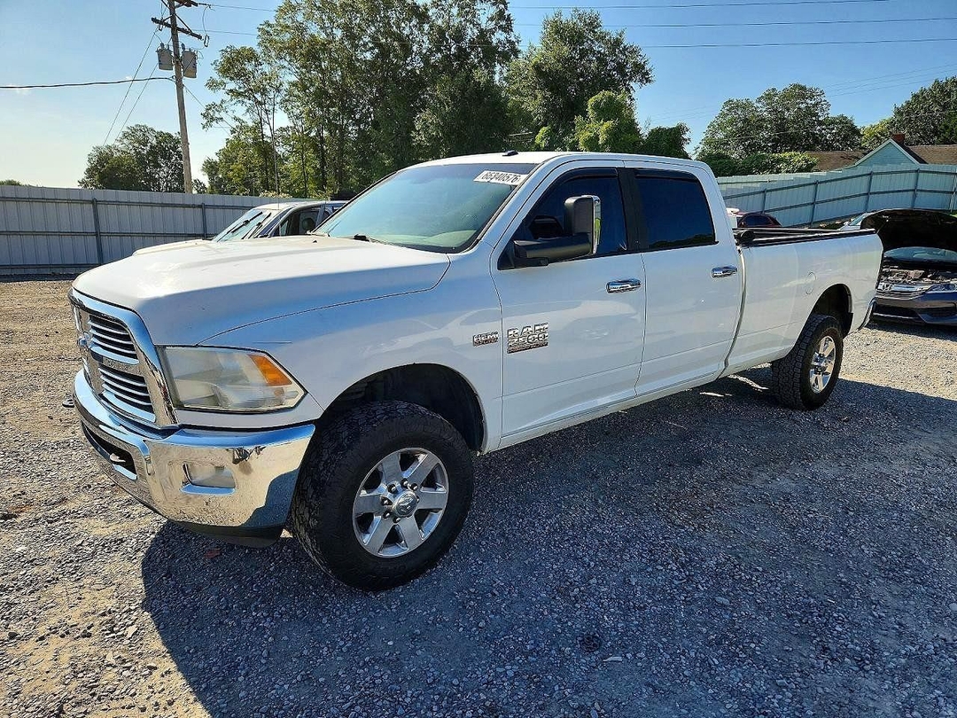 Vista de 2014 RAM 2500 SLT, ángulo 1