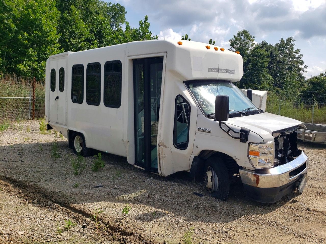 Вид 2021 FORD ECONOLINE - SHUTTLE BUS, угол 1
