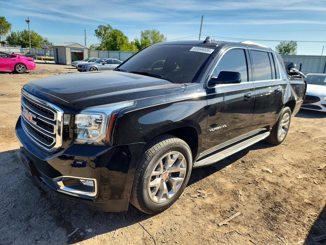 منظر 2017 GMC YUKON XL K1500 SLE، زاوية 1