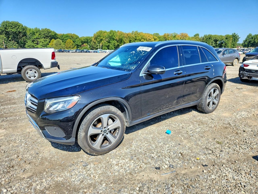 منظر 2017 MERCEDES-BENZ GLC 300 4MATIC، زاوية 1