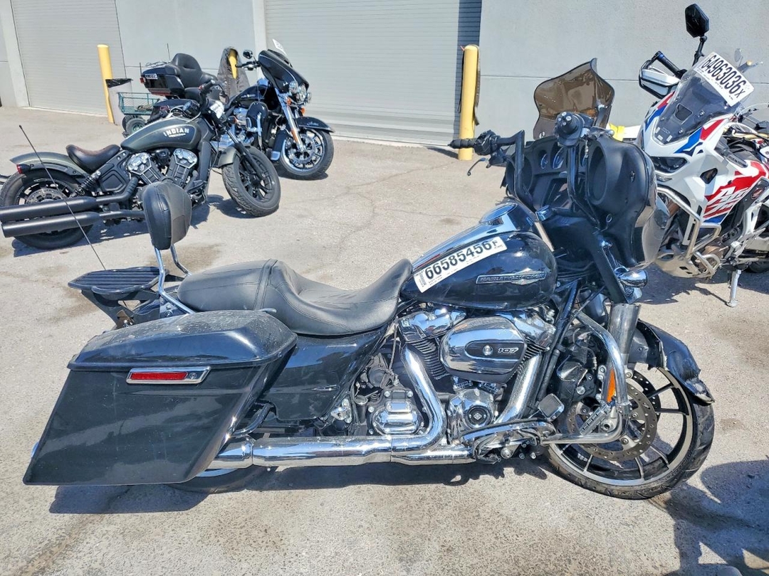 منظر 2022 HARLEY-DAVIDSON FLHX، زاوية 1