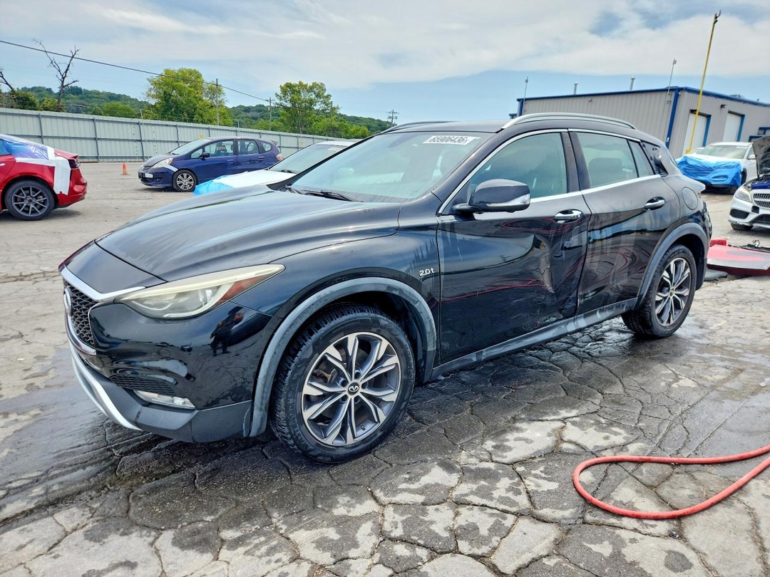 Vedere 2017 INFINITI QX30 PREMIUM, unghi 1
