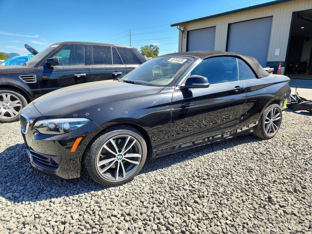 Vista de 2018 BMW 230XI, ángulo 1