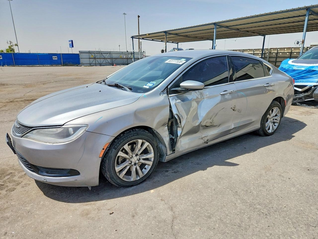 منظر 2016 CHRYSLER 200 LX، زاوية 1