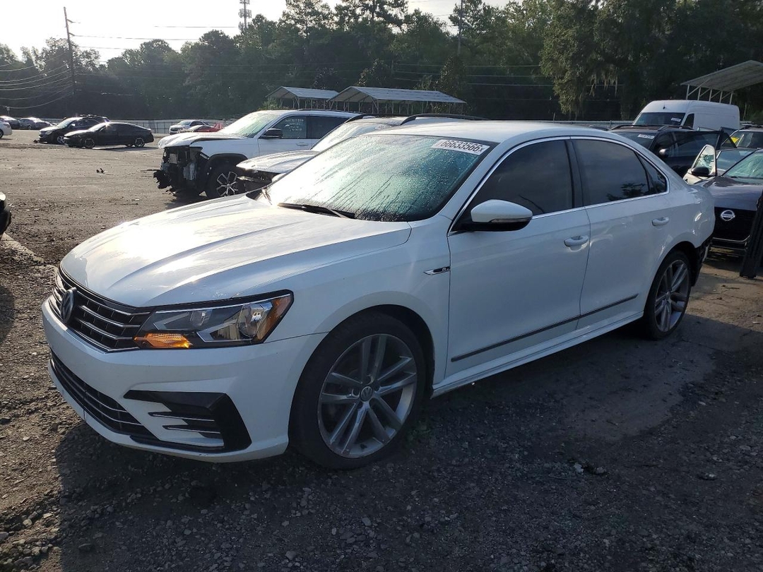Вид 2017 VOLKSWAGEN PASSAT R-LINE, угол 1