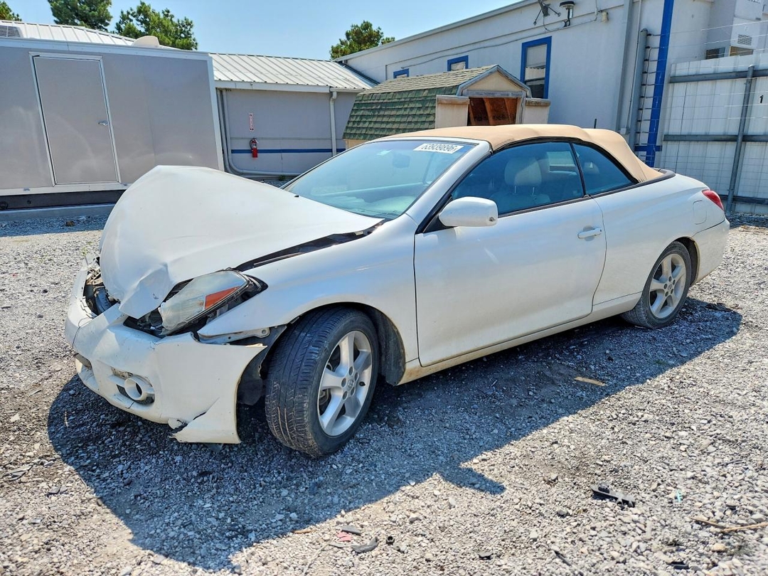 Vue de 2008 TOYOTA CAMRY SOLARA SLE V6, angle 1
