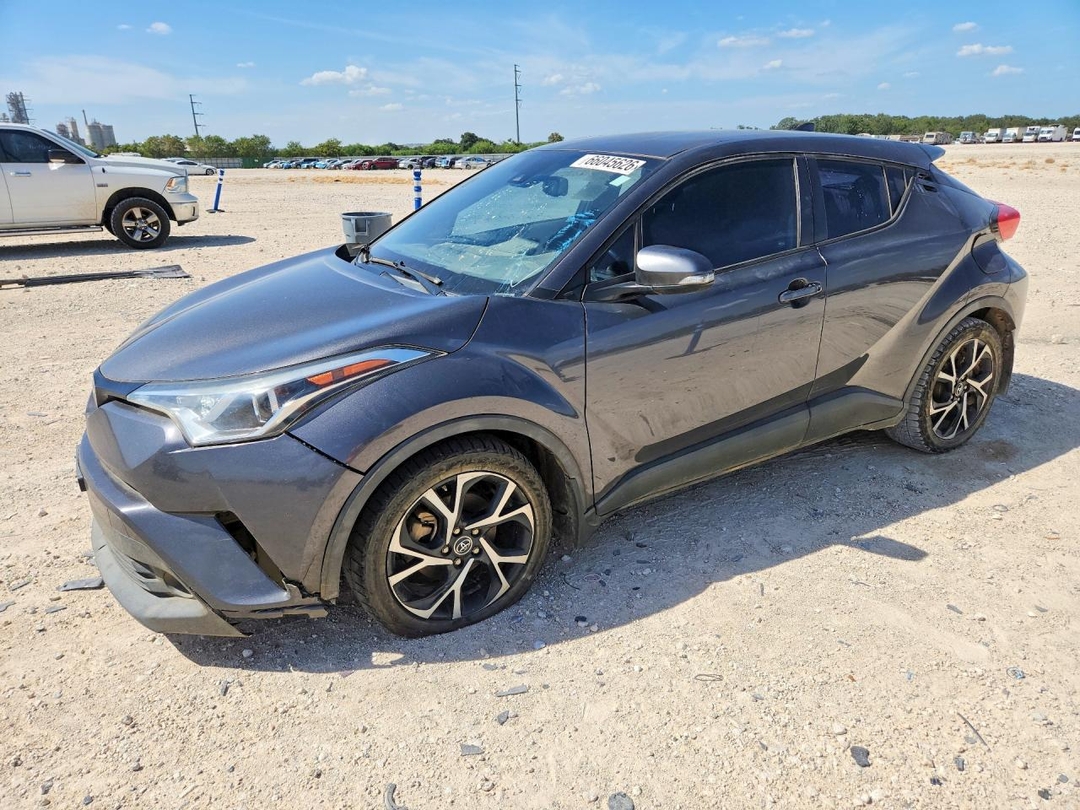 Vue de 2018 TOYOTA C-HR XLE, angle 1