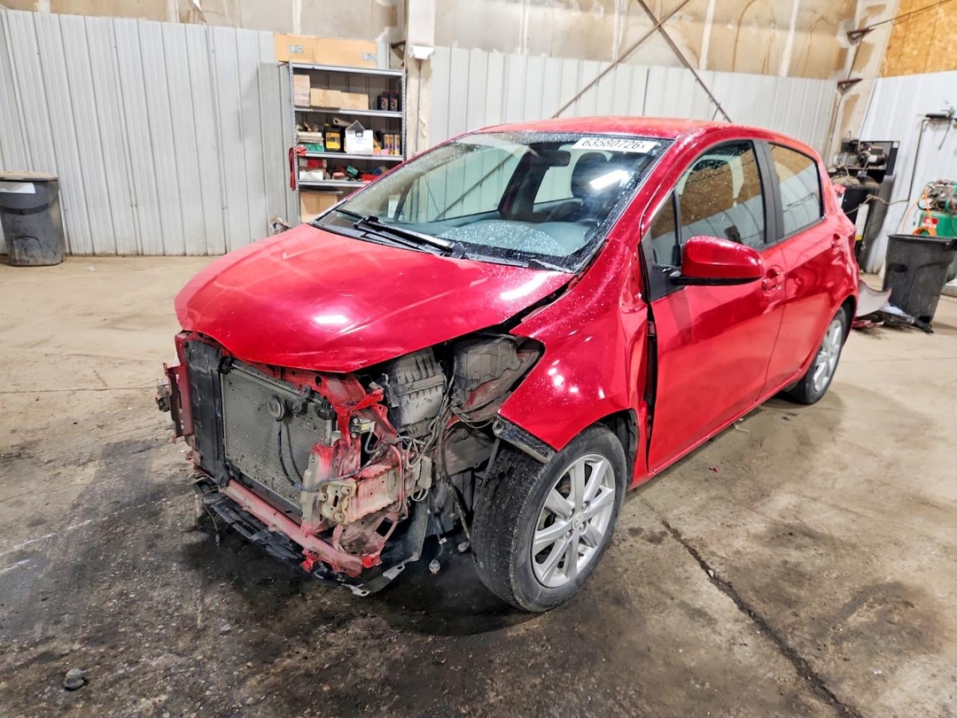 Vue de 2016 TOYOTA YARIS 5-DOOR LE, angle 1
