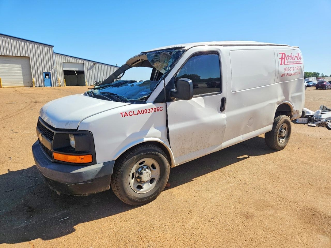 Вид 2015 CHEVROLET EXPRESS G2500, угол 1