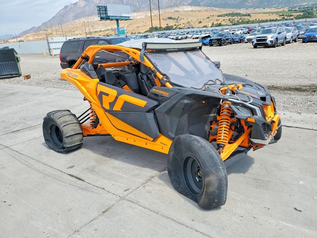 Vue de 2020 CAN-AM MAVERICK X3 UTILITY VEHICLE, angle 1