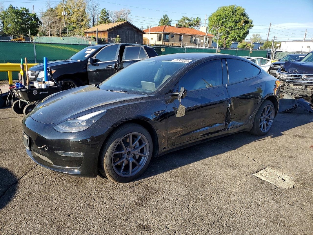 Вид 2023 TESLA MODEL 3, угол 1