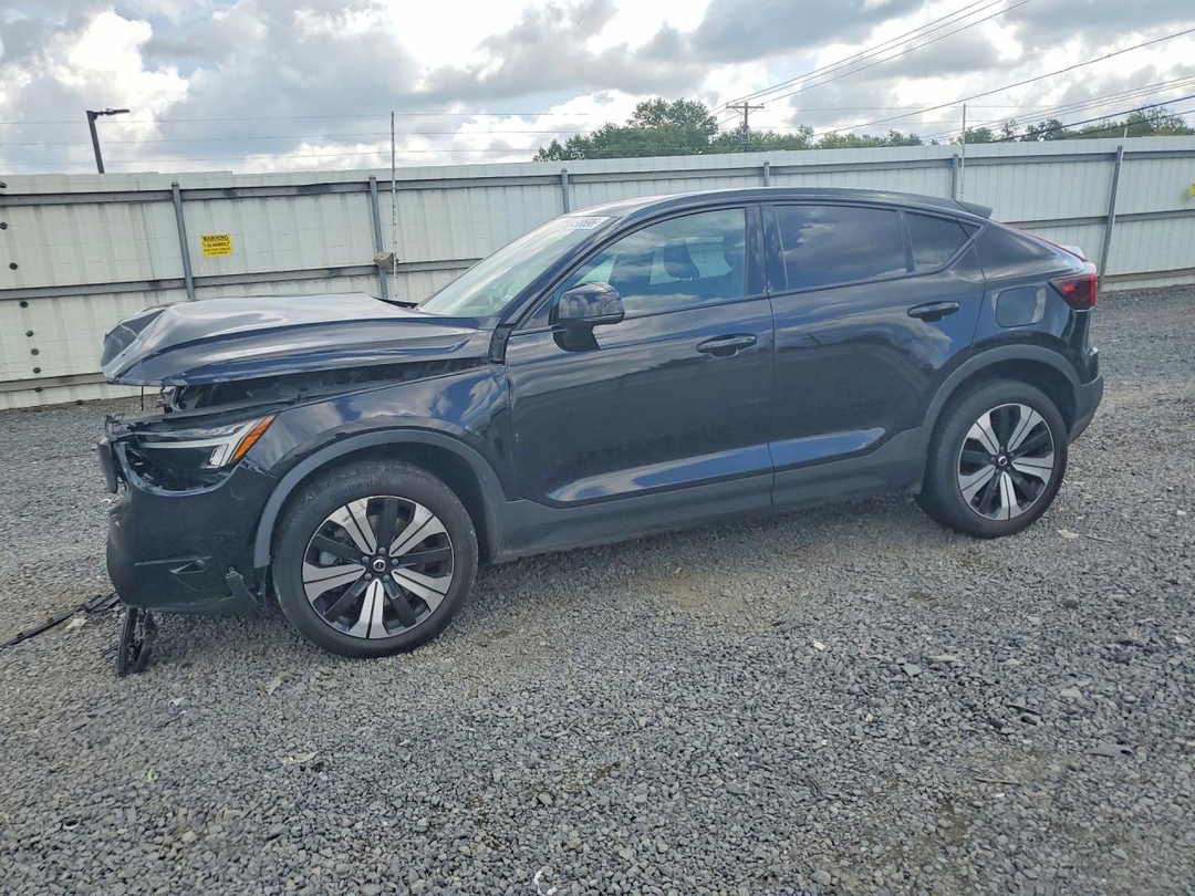 Vue de 2023 VOLVO C40 RECHARGE PLUS, angle 1
