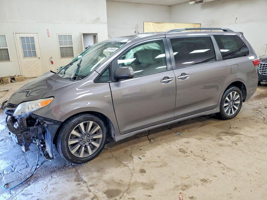 Vue de 2019 TOYOTA SIENNA XLE 7-PASSENGER, angle 1