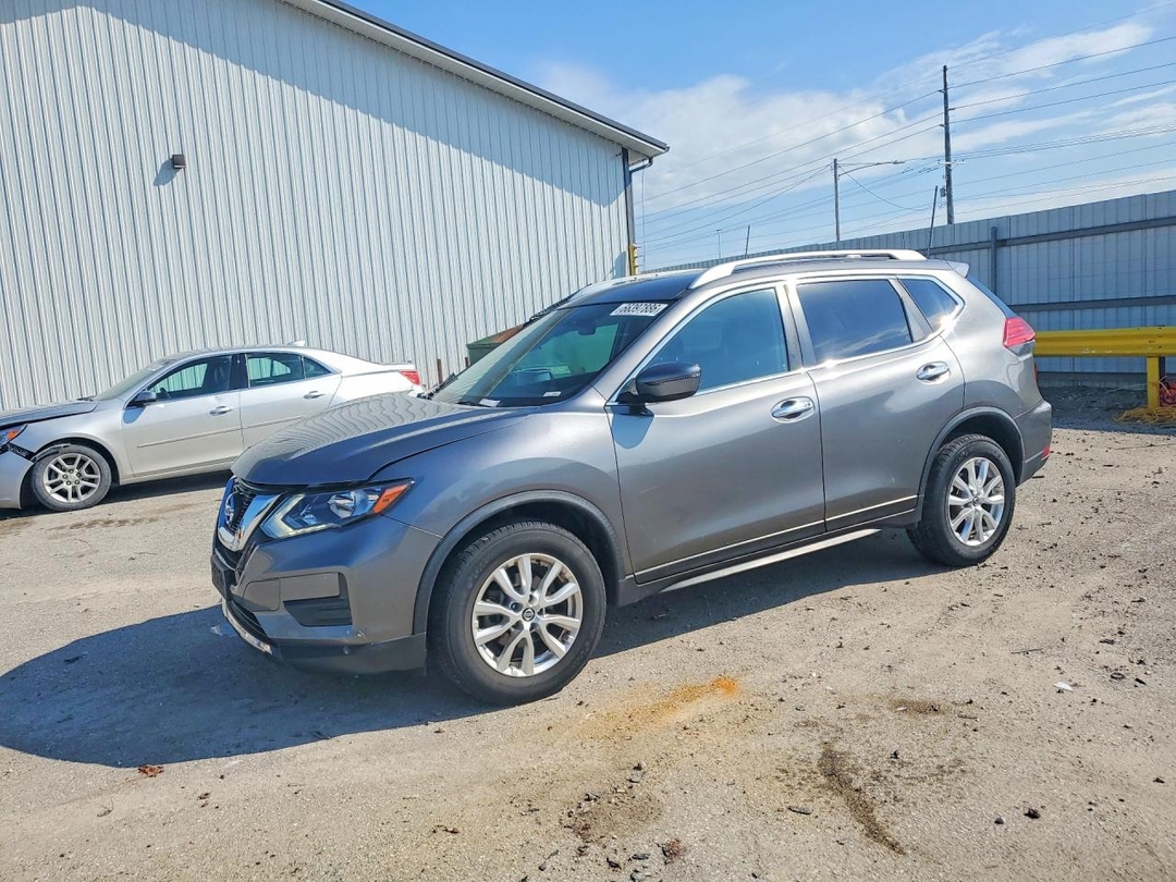 Vue de 2017 NISSAN ROGUE SV, angle 1