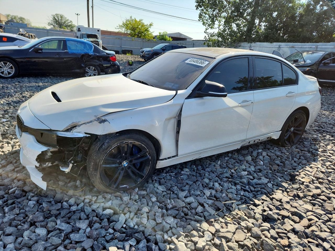 Vista de 2016 BMW 340 XI, ángulo 1