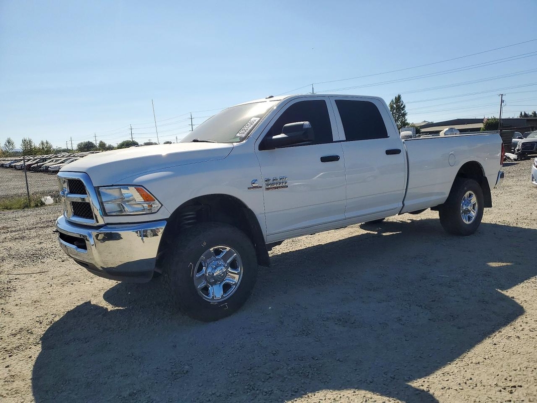 منظر 2017 RAM 3500 ST، زاوية 1