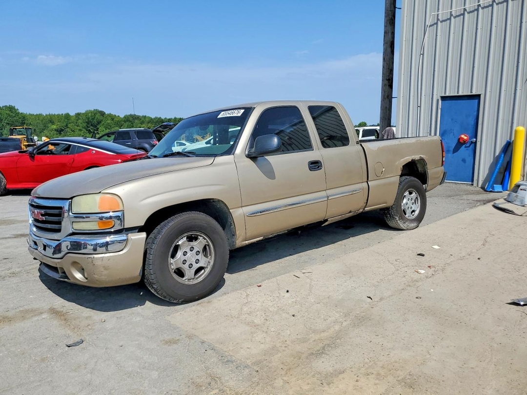 منظر 2004 GMC NEW SIERRA C1500، زاوية 1