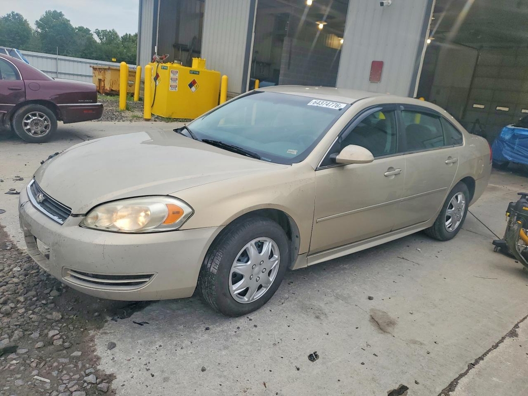 Vista de 2010 CHEVROLET IMPALA LS, ángulo 1