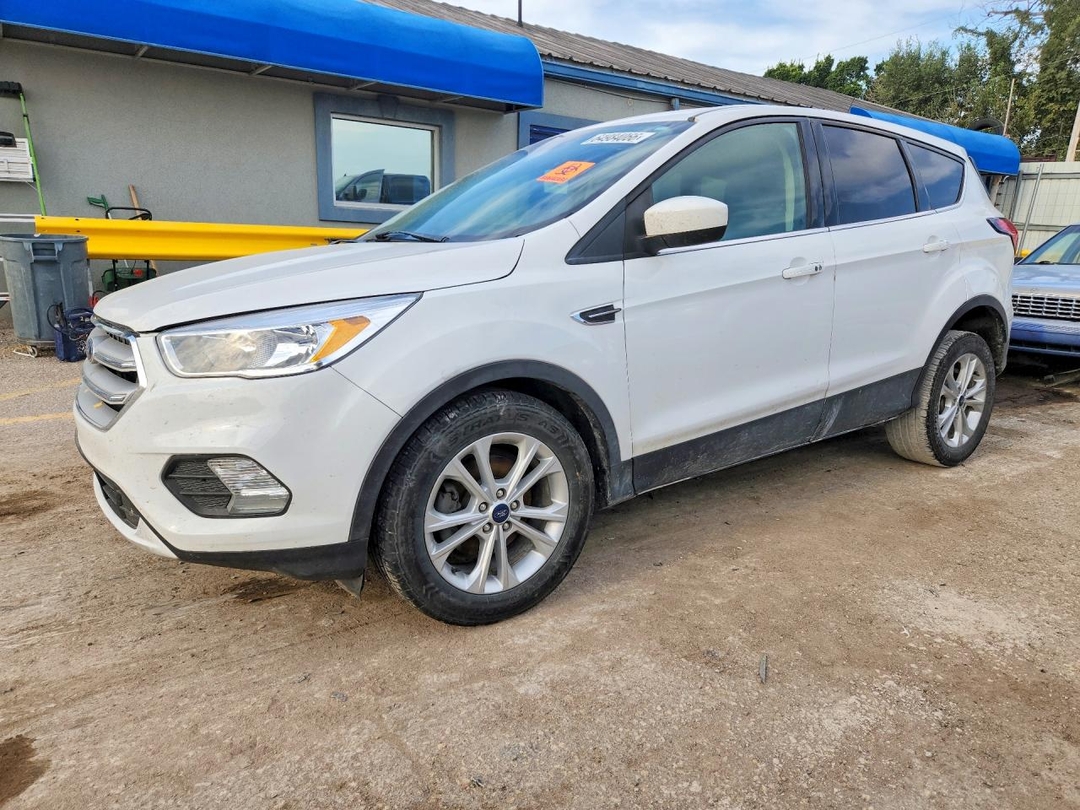 Вид 2019 FORD ESCAPE SE, угол 1
