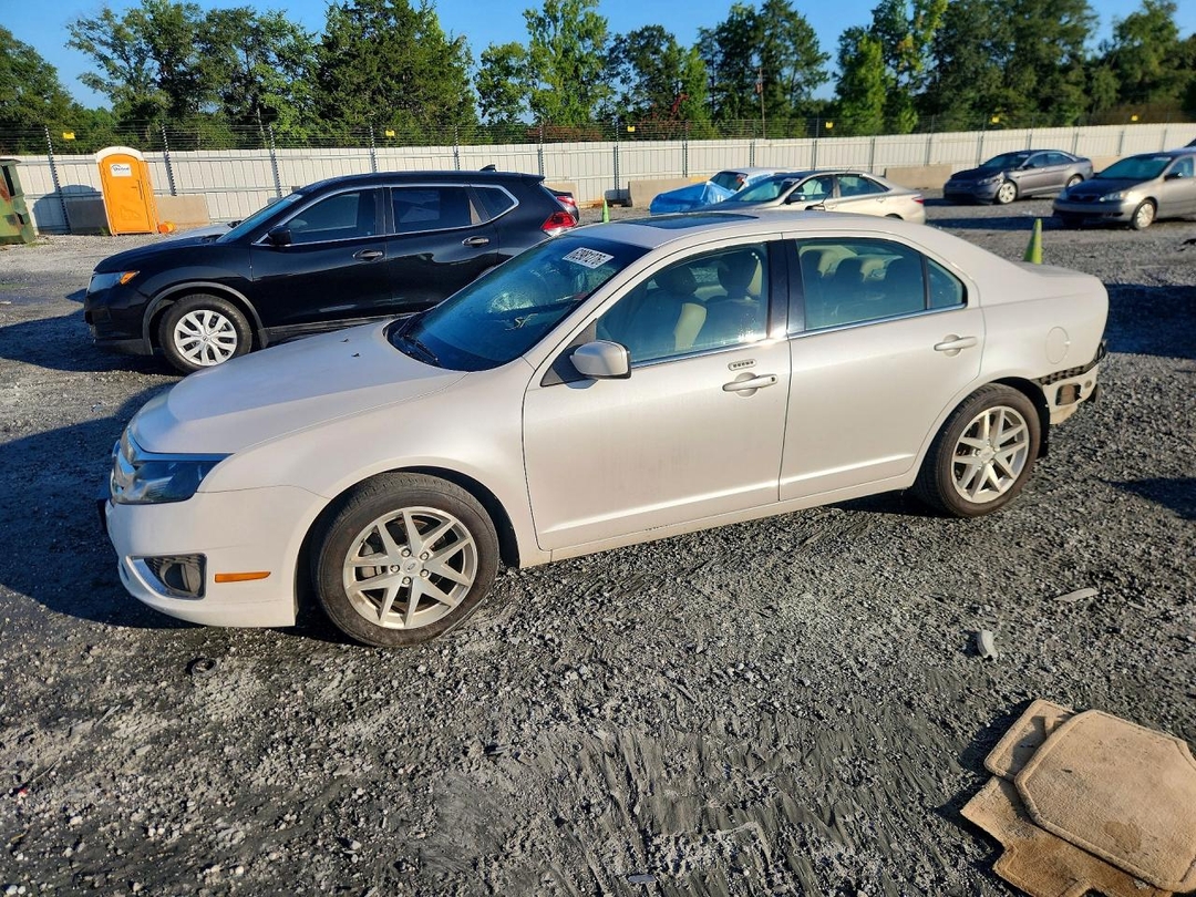 Vue de 2010 FORD FUSION SEL, angle 1