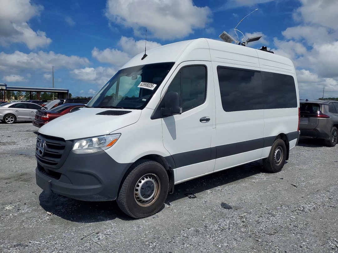 Vue de 2025 MERCEDES-BENZ SPRINTER 2500, angle 1