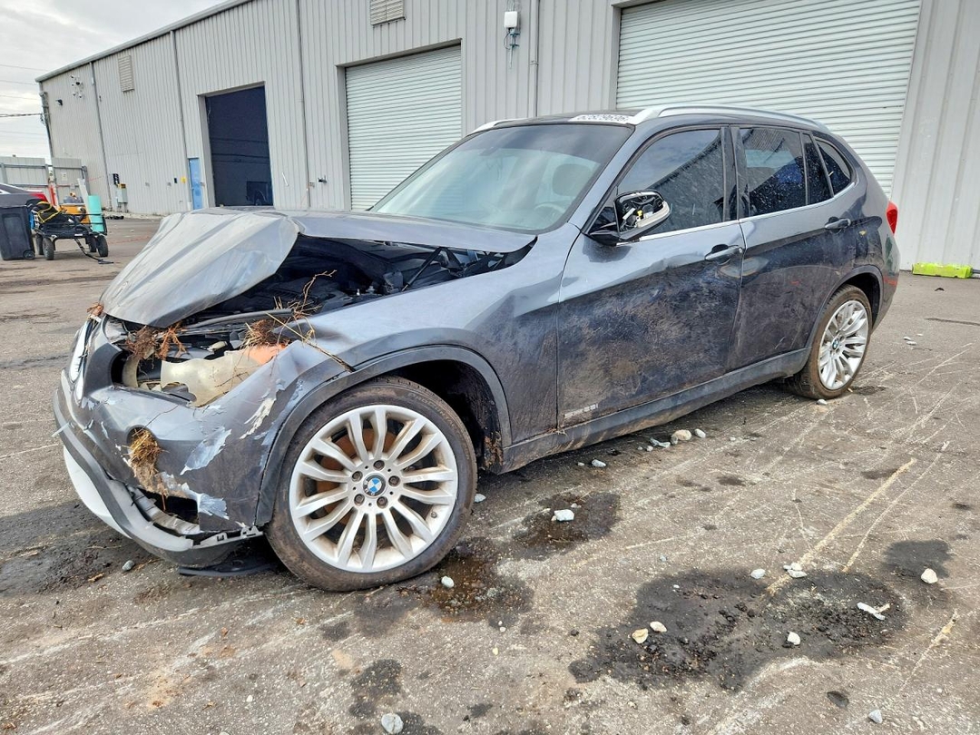 Vue de 2013 BMW X1 SDRIVE28I, angle 1