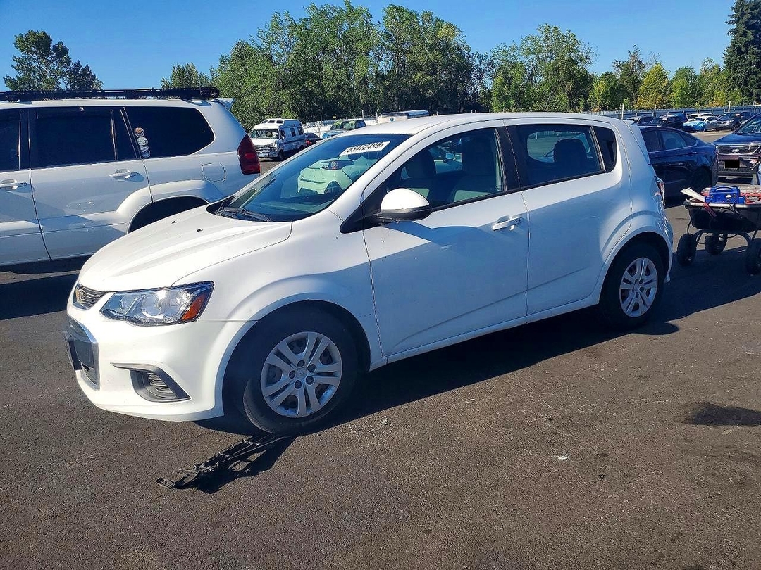 Vedere 2020 CHEVROLET SONIC, unghi 1