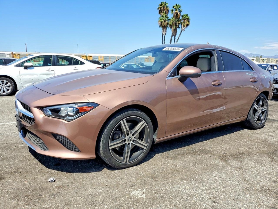 Vue de 2021 MERCEDES-BENZ CLA 250, angle 1