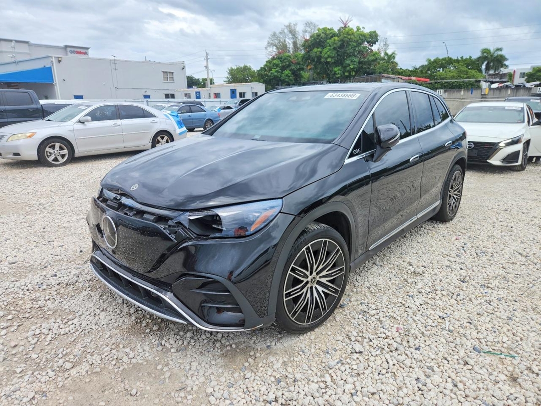 Vue de 2023 MERCEDES-BENZ EQE SUV 350+, angle 1