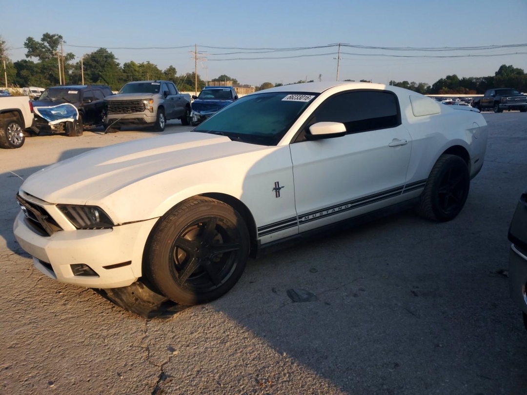 Vue de 2010 FORD MUSTANG, angle 1