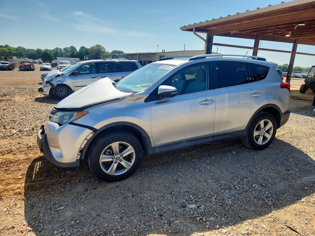 Vista de 2015 TOYOTA RAV4 XLE, ángulo 1