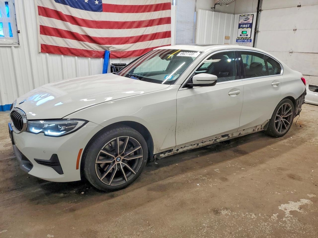 منظر 2021 BMW 32XI، زاوية 1