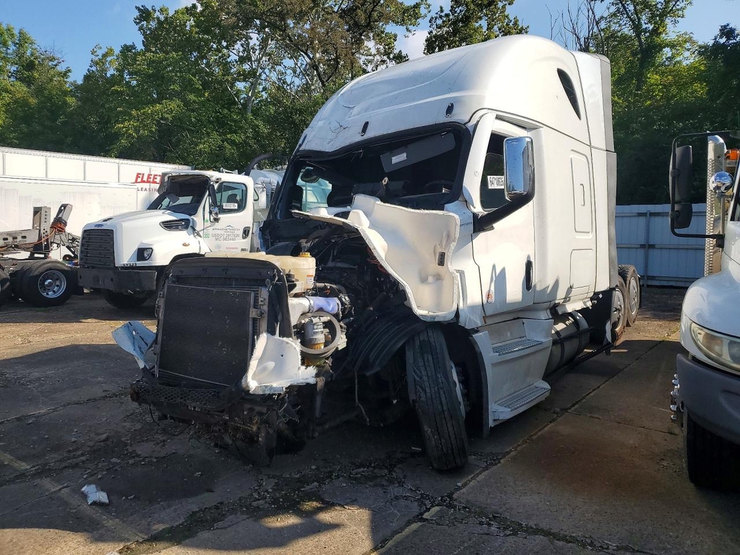 منظر 2025 FREIGHTLINER CASCADIA 126 SEMI TRUCK، زاوية 1