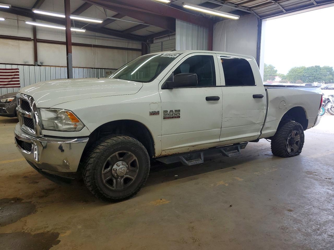 منظر 2014 RAM 2500 ST، زاوية 1
