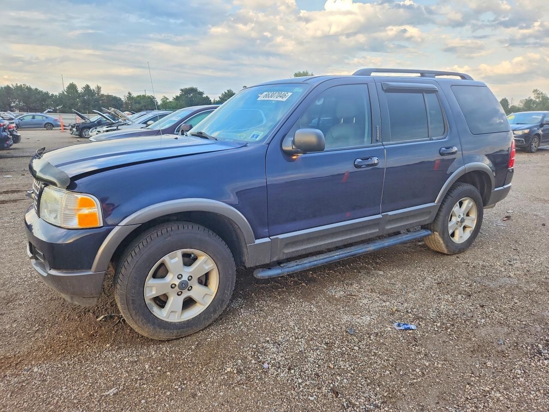 Vue de 2003 FORD EXPLORER XLT, angle 1
