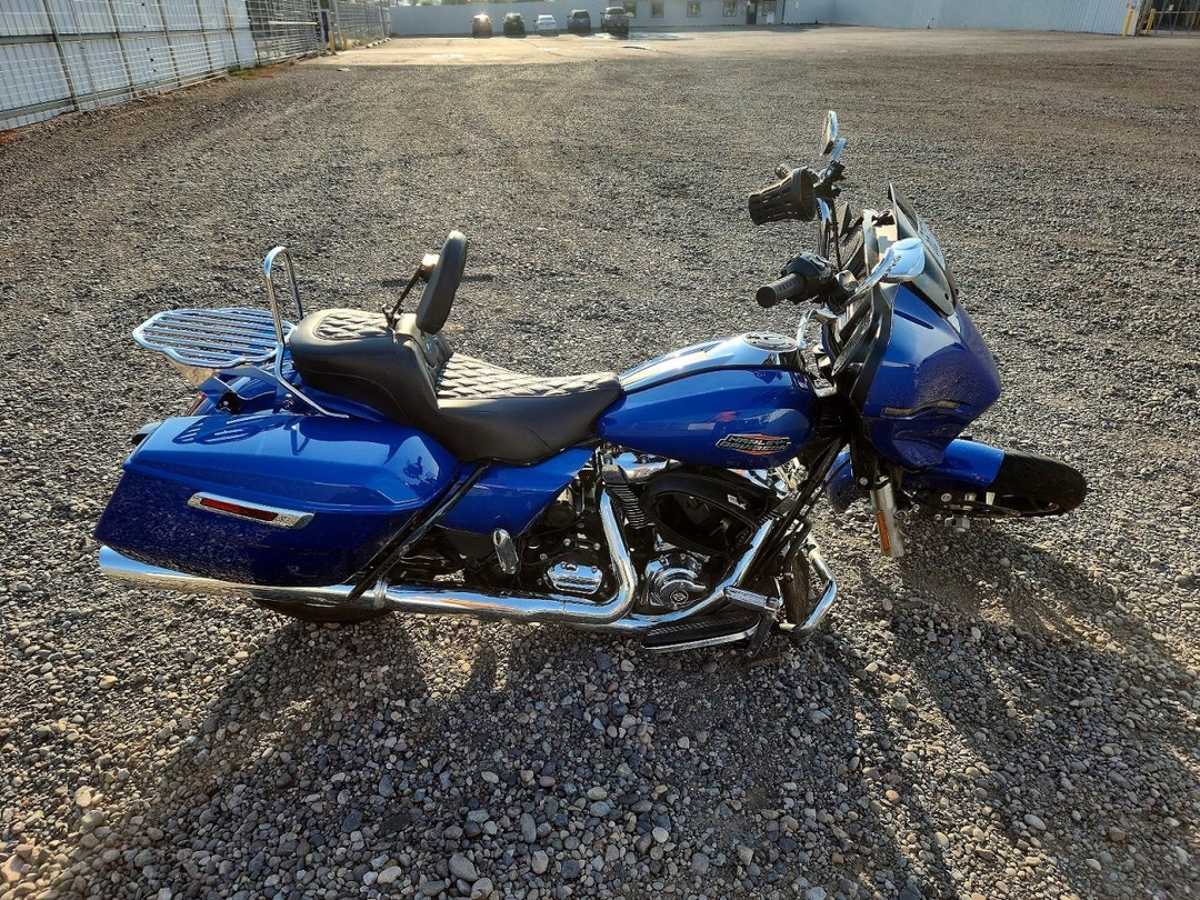 Vista de 2024 HARLEY-DAVIDSON FLHX, ángulo 1