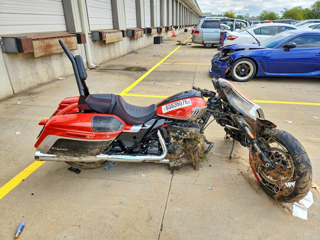Вид 2024 HARLEY-DAVIDSON FLHXSE, угол 1