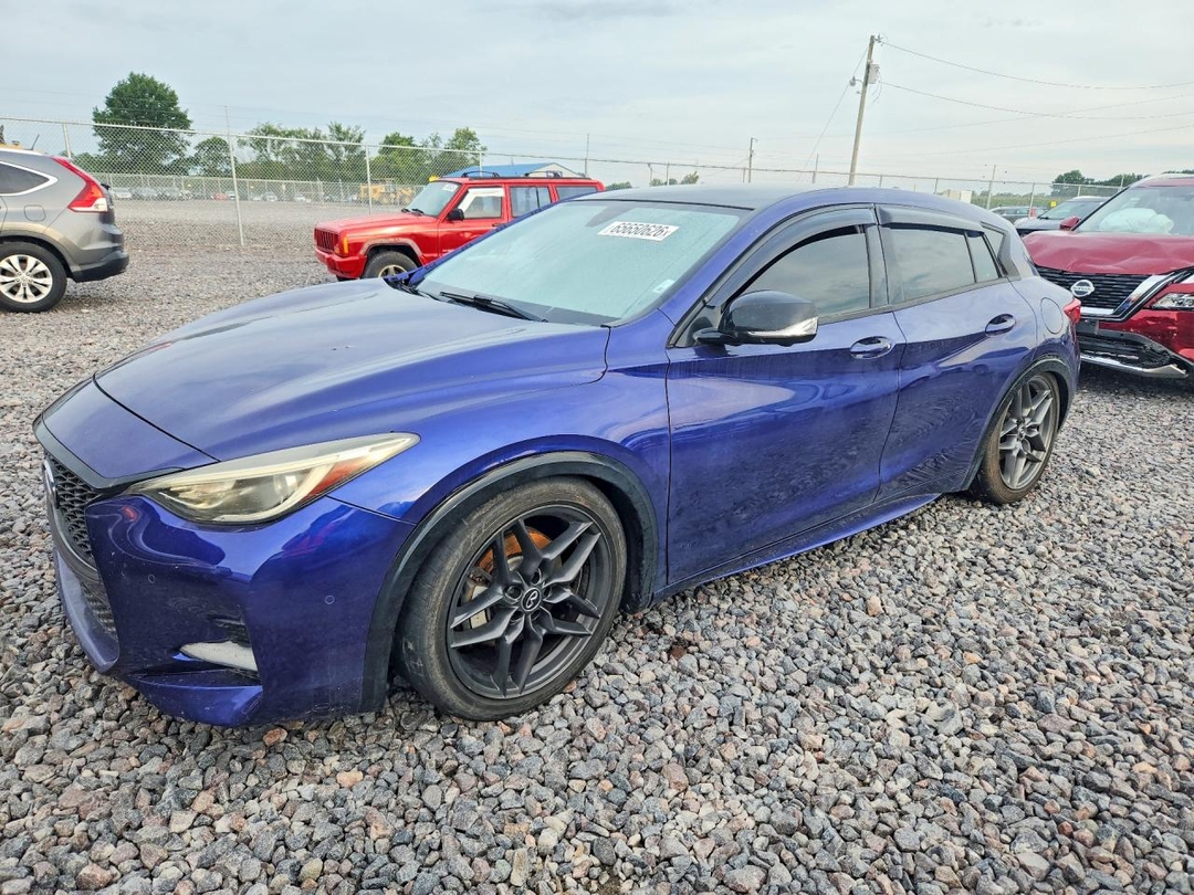 Vista de 2017 INFINITI QX30 SPORT, ángulo 1